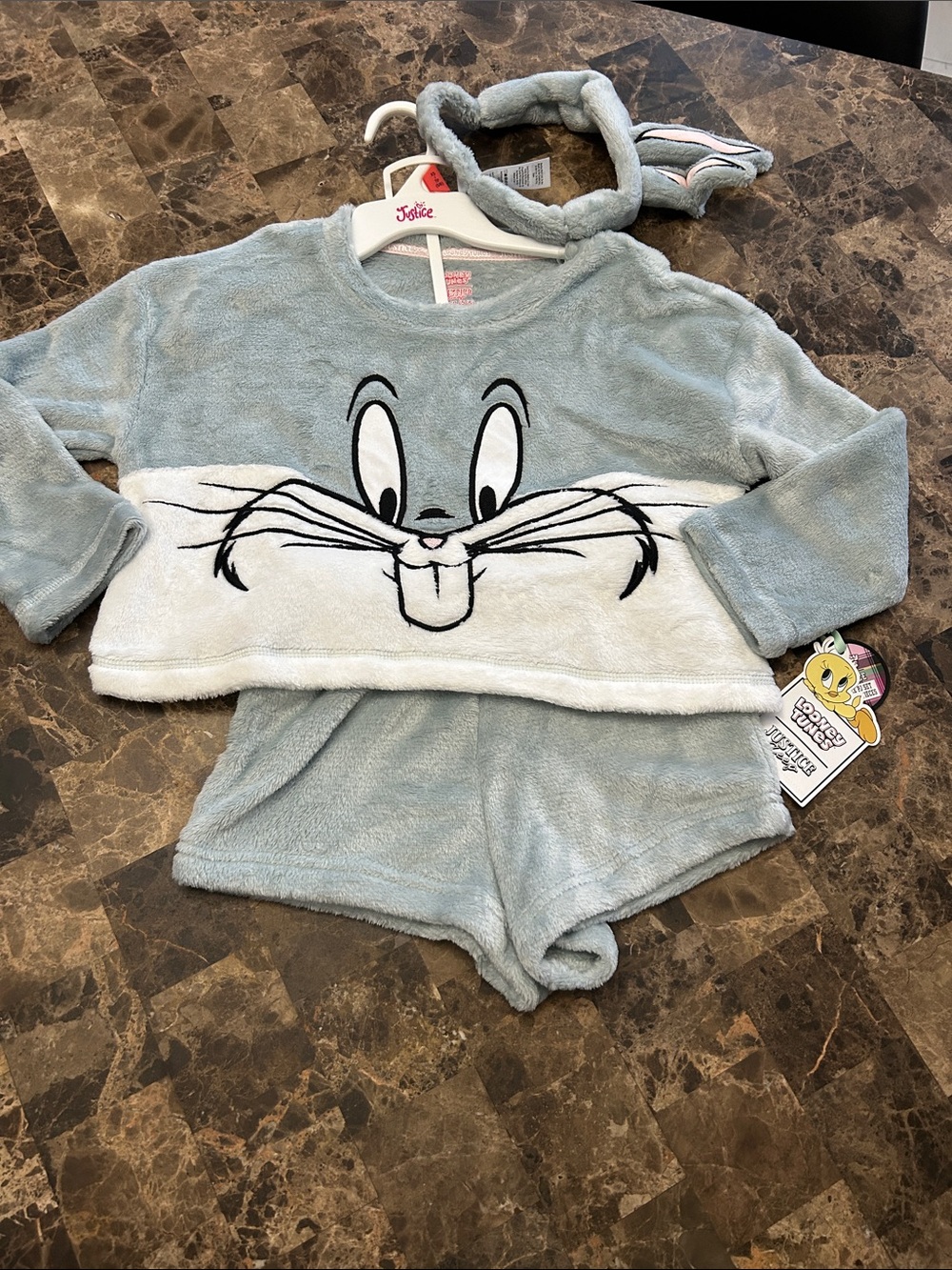 NWT 🆕 Looney Tunes Plush Bugs Bunny Face Pyjama 3-piece Set in Grey and White